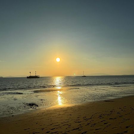 Blue Bay Resort - Access To Pool And Beach-Phuket & Krabi Яо-Яй Экстерьер фото Sunset at Tanjung Piai