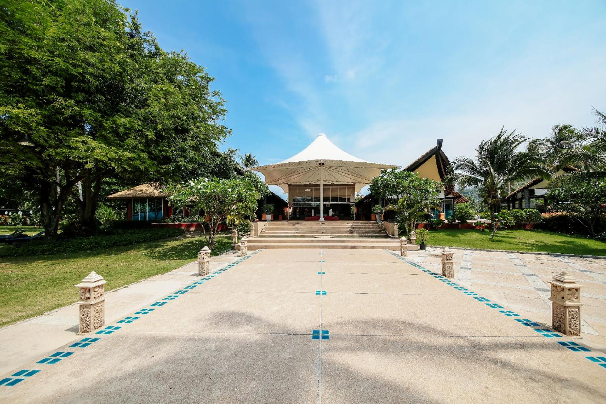 Blue Bay Resort - Access To Pool And Beach-Phuket & Krabi Яо-Яй Экстерьер фото The main entrance of the resort