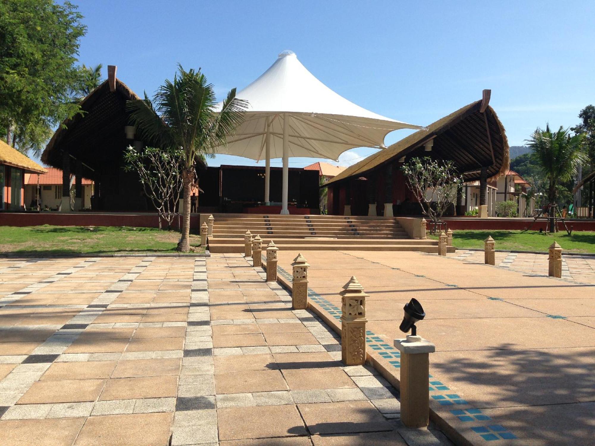 Blue Bay Resort - Access To Pool And Beach-Phuket & Krabi Яо-Яй Экстерьер фото The main building of the university