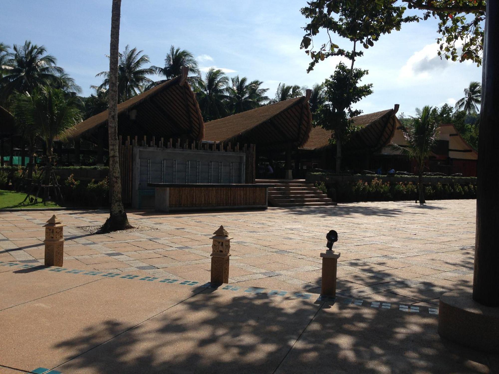 Blue Bay Resort - Access To Pool And Beach-Phuket & Krabi Яо-Яй Экстерьер фото The stage of the resort's theatre