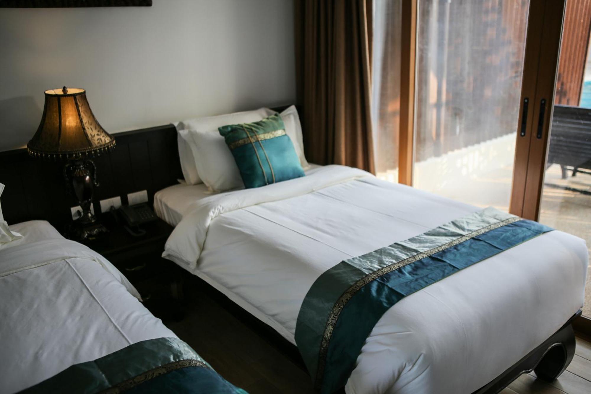 Blue Bay Resort - Access To Pool And Beach-Phuket & Krabi Яо-Яй Экстерьер фото A bed runner