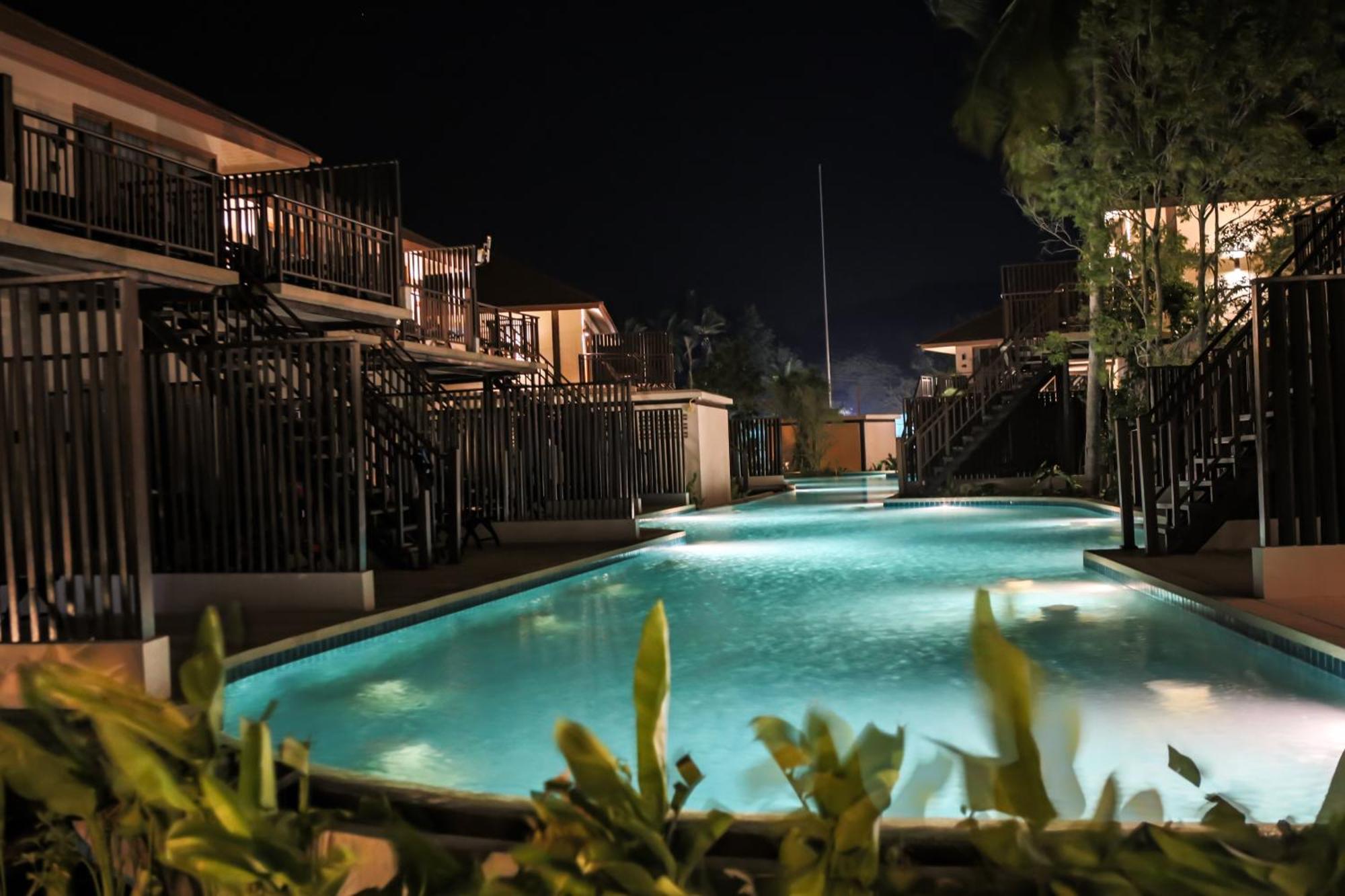 Blue Bay Resort - Access To Pool And Beach-Phuket & Krabi Яо-Яй Экстерьер фото The swimming pool at the resort