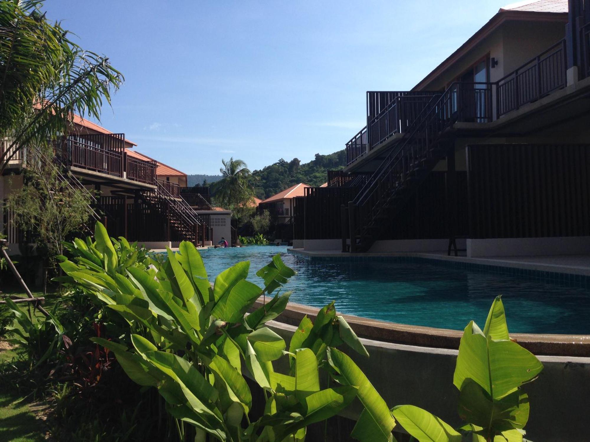 Blue Bay Resort - Access To Pool And Beach-Phuket & Krabi Яо-Яй Экстерьер фото The swimming pool at the resort